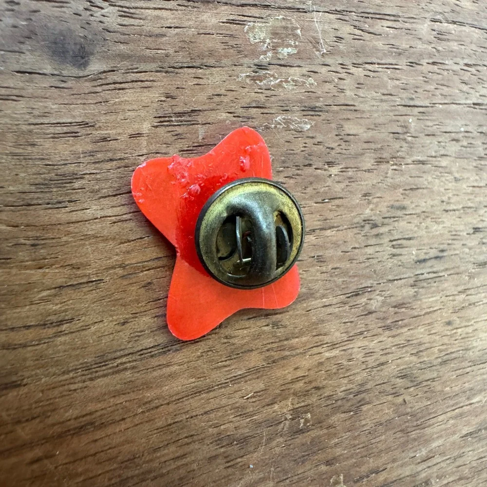 Vintage Miller High Life Beer Plastic‎ Red Silver Logo Lapel Hat Pin